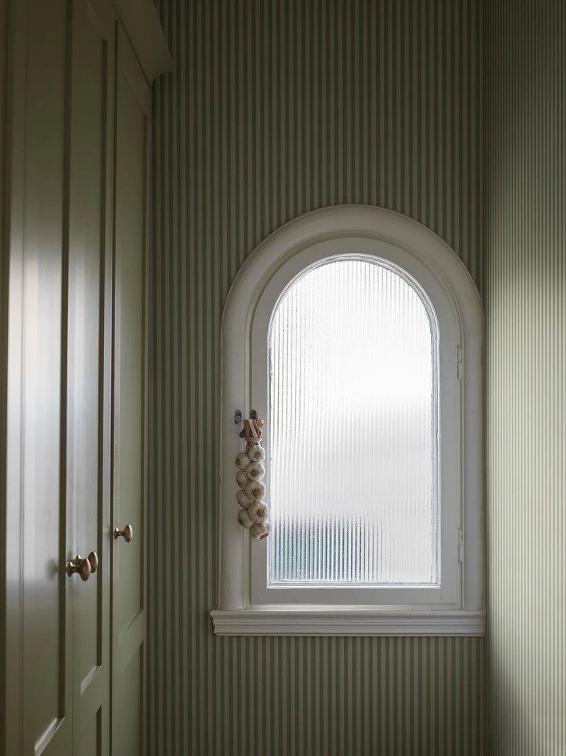 MÖLLE STRIPE wallpaper
